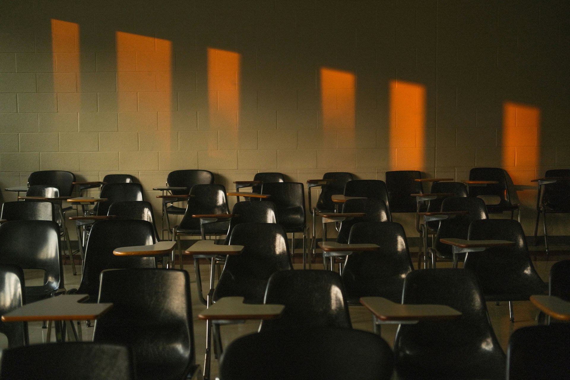 An empty classroom with sunlight coming through the windows